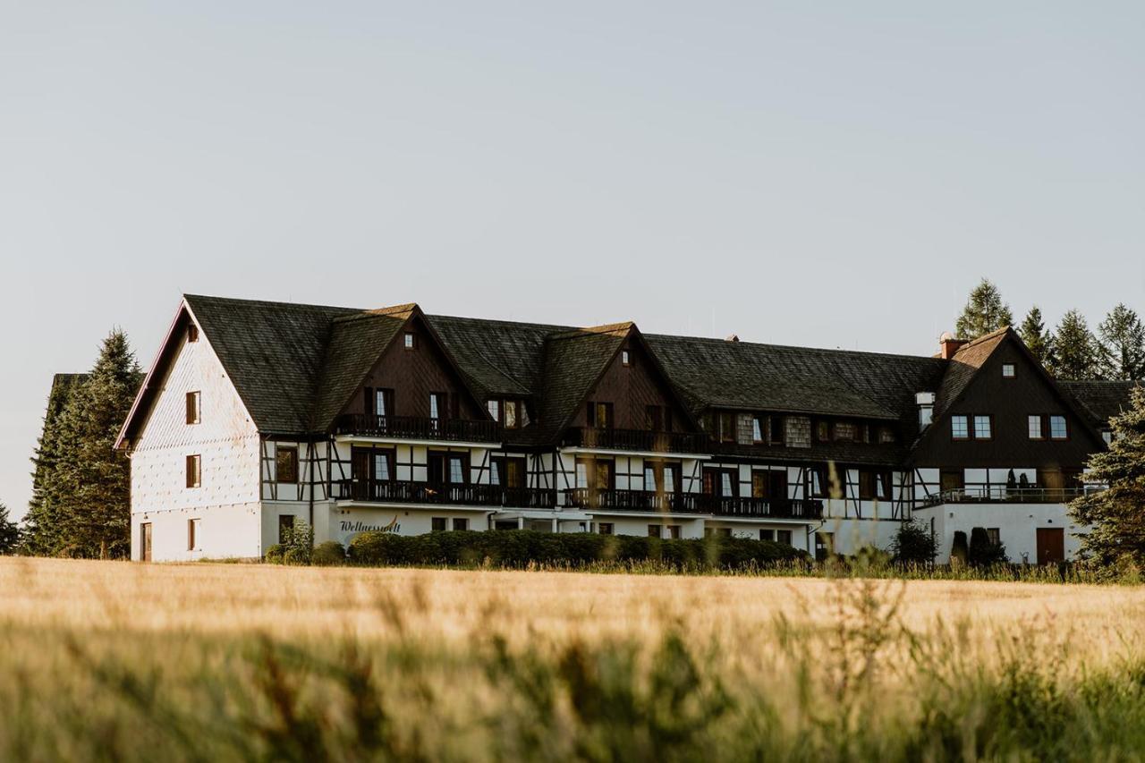 Waldhotel Kreuztanne Sayda Bagian luar foto