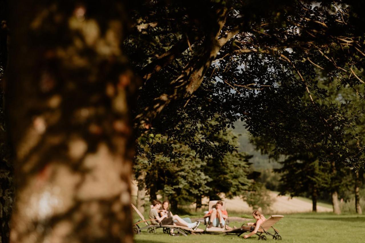 Waldhotel Kreuztanne Sayda Bagian luar foto