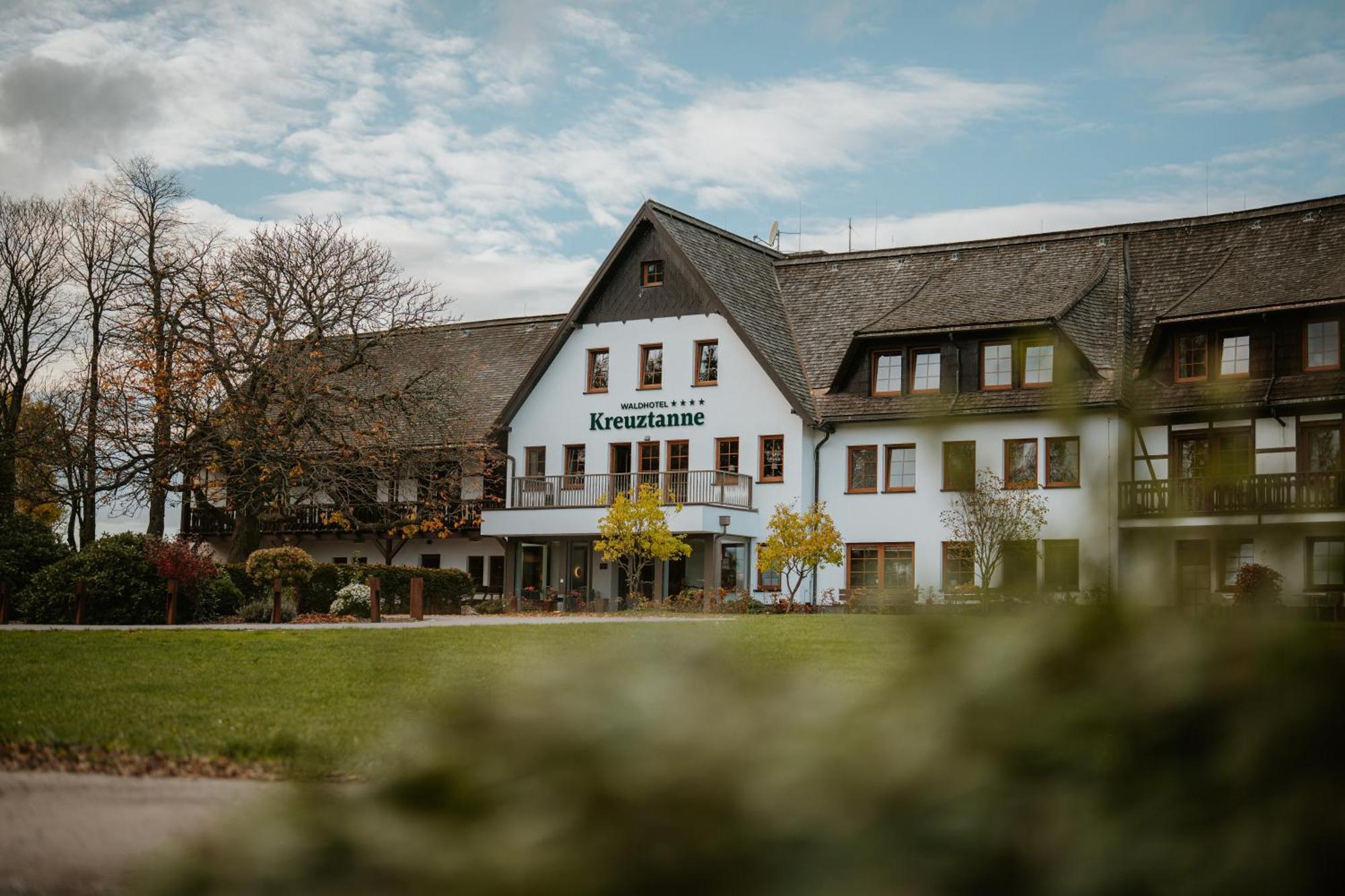 Waldhotel Kreuztanne Sayda Bagian luar foto